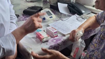 Продолжается работа по осмотру на дому участников Великой Отечественной войны и тружеников тыла